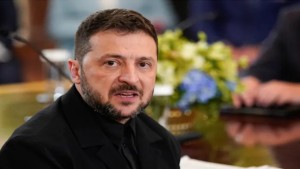 زيلينسكي يتوقع "خطة سلام" في غضون أيام