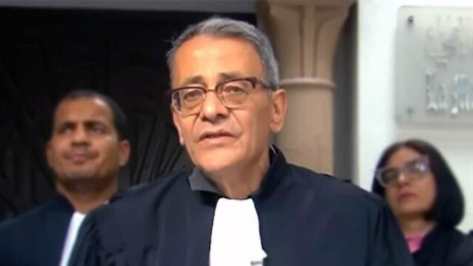 هيئة الدفاع: أحمد صواب يقرر عدم المثول أمام المحكمة في صورة تمسكها بإجراء المحاكمة عن بعد