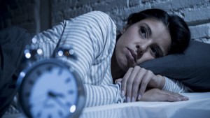 تستيقظ بين الـ2 والـ3 فجراً؟.. عليك بمراجعة الطبيب فورا