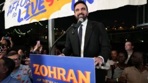 سكان نيويورك ينتخبون رئيس بلديتهم وممداني الأوفر حظا