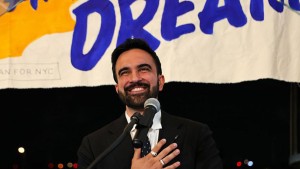 من هو زهران ممداني المسلم الذي انتخب عمدة لمدينة نيويورك؟