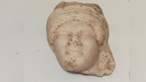 موقع توفاة بقرطاج: اكتشاف قناع مرمري نادر يعود إلى القرن الرابع قبل الميلاد