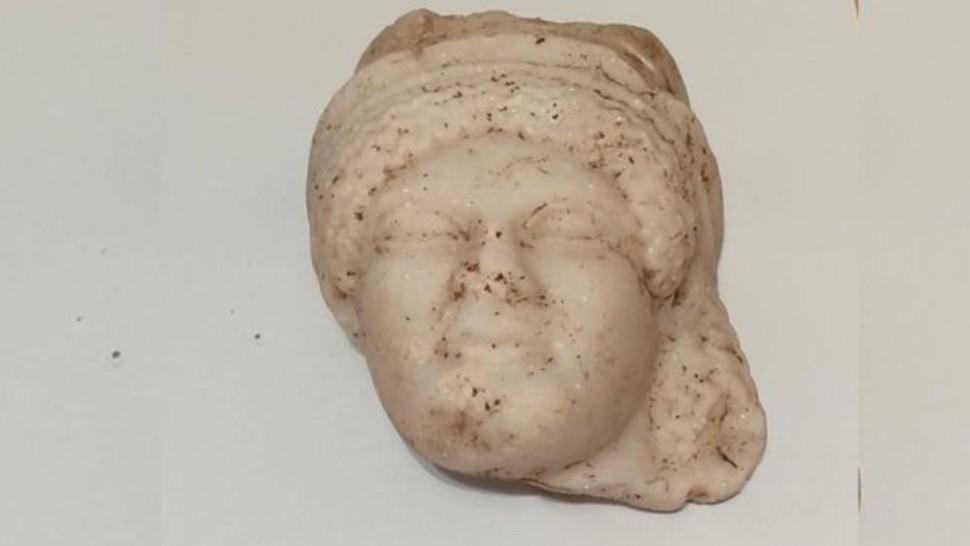 موقع توفاة بقرطاج: اكتشاف قناع مرمري نادر يعود إلى القرن الرابع قبل الميلاد