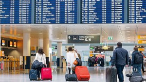 الإغلاق الحكومي يشلّ حركة الطيران الأميركي بنسبة 10 بالمائة