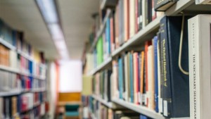 إعلان الفائزين بجائزة ميديسيس الأدبية الفرنسية المرموقة لعام 2025