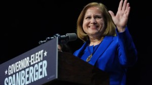 غزالة هاشمي.. أول مسلمة في منصب نائب حاكم ولاية فرجينيا