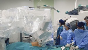 مستشفى شارل نيكول: نجاح أول عملية جراحية روبوتية في تونس على مستوى الجهاز الهضمي