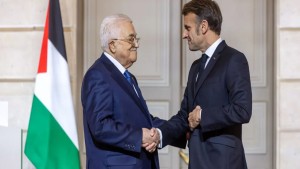 ماكرون وعباس يعلنان تشكيل لجنة لصياغة دستور دولة فلسطين