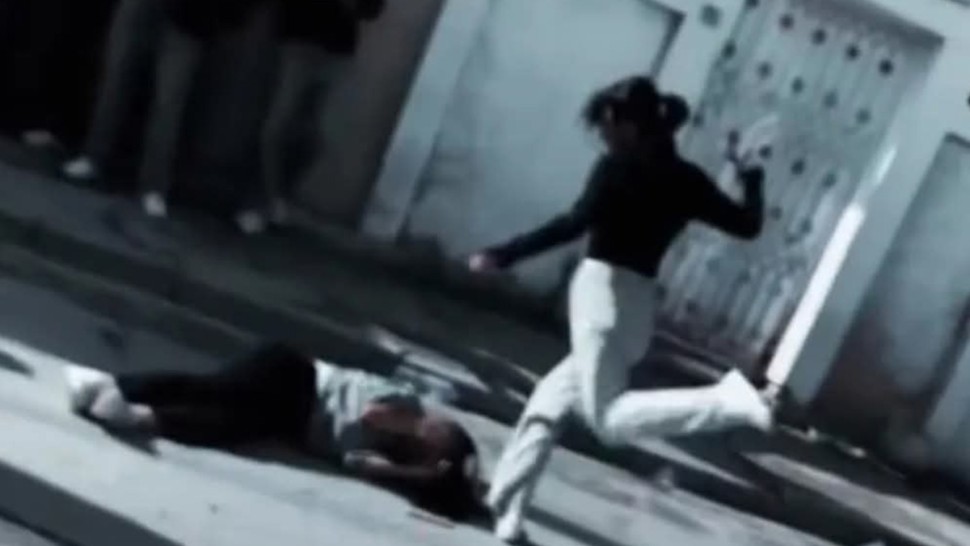 سيدي حسين: أربع فتيات يعتدين بوحشية على تلميذة.. والدتها تكشف التفاصيل (فيديو)