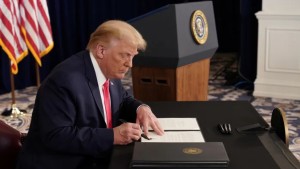 ترامب يوقع قانونا لإنهاء أطول إغلاق حكومي في تاريخ أمريكا