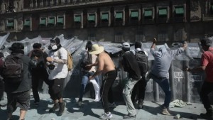 120  جريحا خلال احتجاجات "جيل زد" ضد سياسات رئيسة المكسيك