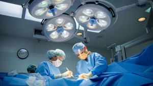 معهد صالح عزيز: نجاح عملية جراحية دقيقة مكّنت طفلة من التنفّس طبيعيا لأول مرة