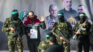 حماس: الاحتلال يخفي في سجونه أعدادا من الأسرى