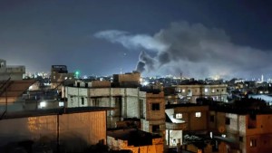 13 شهيدا في غارة صهيونية على مخيم عين الحلوة جنوبي لبنان