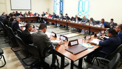 لجنة المالية والميزانية تشرع في مناقشة مشروع قانون المالية فصلا فصلا