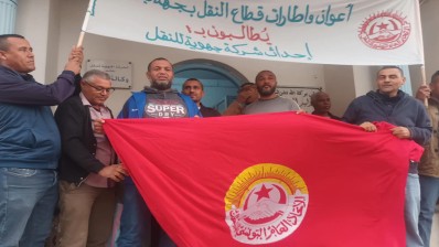 قبلي: وقفة احتجاجية لإطارات وأعوان النقل