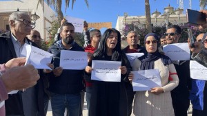 قفصة: وقفة احتجاجية للصحفيين امام مقر الولاية