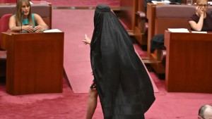 أستراليا: برلمانية تُثير جدلا بعد دخولها مجلس الشيوخ بالنقاب