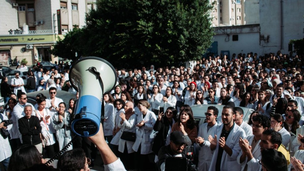 الأطباء الشبان يعلقون تحركاتهم الاحتجاجية