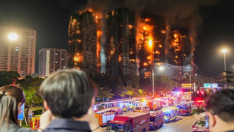 ارتفاع حصيلة ضحايا الحريق الهائل بهونغ كونغ والشرطة تعتقل 3 أشخاص