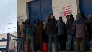 باجة: ازدحام في بعض نقاط بيع الغاز المنزلي تزامنا مع موجة البرد