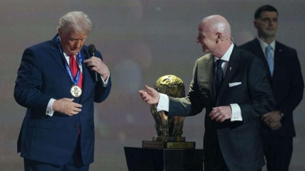 ترامب يفوز بالنسخة الأولى لجائزة فيفا للسلام