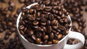 القهوة المهرّبة تغزو السوق التونسية … و286 مؤسسة مهددة بالإفلاس