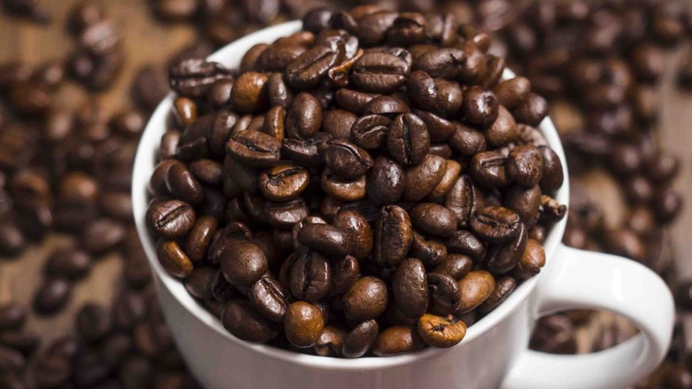 القهوة المهرّبة تغزو السوق التونسية … و286 مؤسسة مهددة بالإفلاس