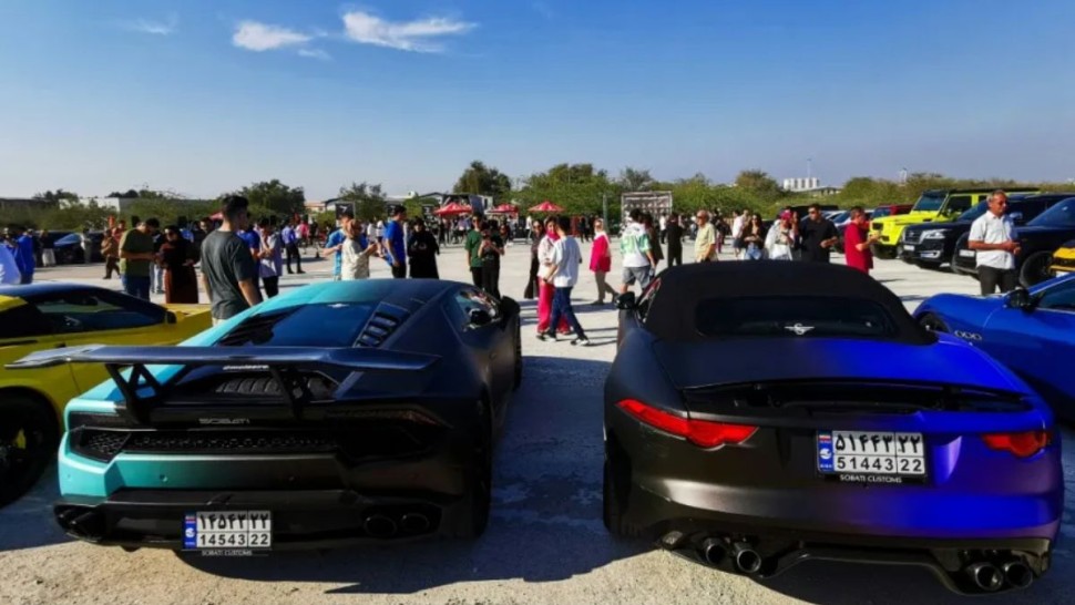 إيران: إيقاف منظمَي ماراطون بعد مشاركة عداءات دون حجاب