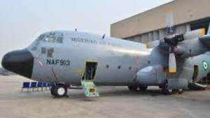 بوركينا فاسو تحتجز طائرة نيجيرية وتعتقل 11 ضابطا