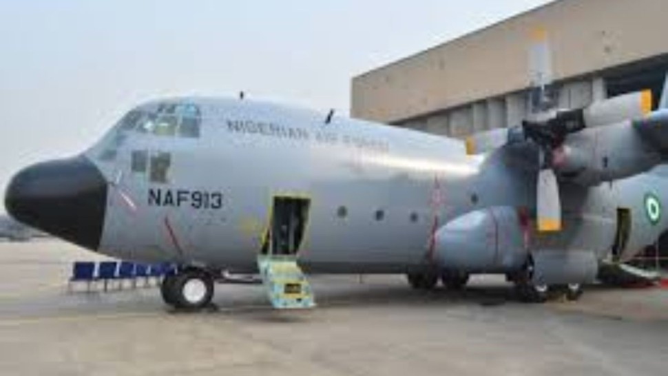 بوركينا فاسو تحتجز طائرة نيجيرية وتعتقل 11 ضابطا