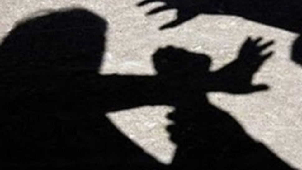 منزل تميم: ولية تعتدي بالعنف اللفظي والمادي على معلمة حامل