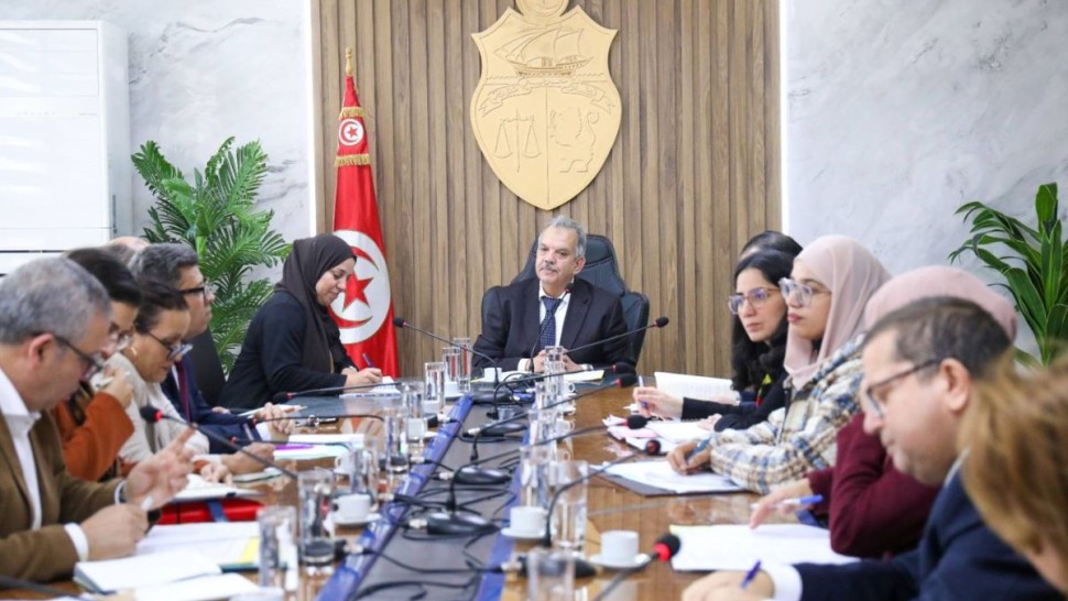 تقدم مشروع إعادة بناء الملعب الأولمبي بالمنزه محور جلسة عمل