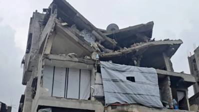 انهيار 4 مبان في غزة بسبب المنخفض الجوي والفيضانات تغمر القطاع