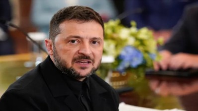 زيلينسكي يقترح استفتاء شعبياً حول الأراضي الشرقية في أوكرانيا