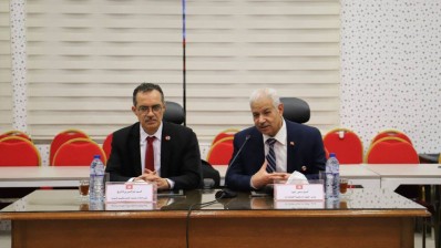 وزيرا الفلاحة والتجارة يقرران ترويج زيت الزيتون المعلّب في السوق الداخلية