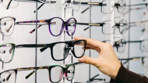 موزّعو النظارات يرحّبون بتخفيض المعاليم الديوانية في قانون المالية 2026