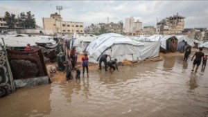 الأمطار تغمر مستشفى الشفاء وآلاف خيام النازحين في غزة