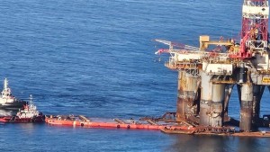 بنزرت: بداية عملية إخراج المنصة البترولية الجانحة بشاطى الذروة