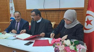 إمضاء اتفاقية شراكة بين ولاية قفصة وجمعية قطر الخيرية لإنجاز مدرسة ابتدائية بأم العرائس