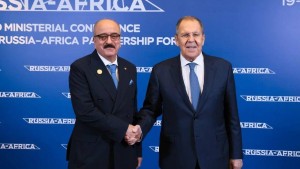 وزير الشؤون الخارجية يعقد جلسة عمل مع نظيره الروسي سيرغي لافروف