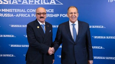 وزير الشؤون الخارجية يعقد جلسة عمل مع نظيره الروسي سيرغي لافروف