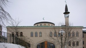 اعتداء عنصري يستهدف مسجد ستوكهولم والإساءة إلى المصحف الشريف