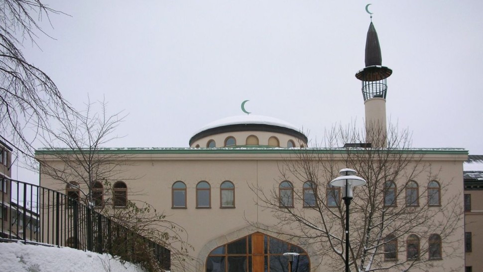 اعتداء عنصري يستهدف مسجد ستوكهولم والإساءة إلى المصحف الشريف