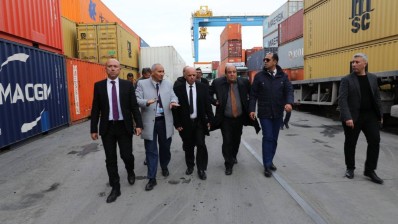 ميناء رادس: وزير النقل يوصي بدعوة أصحاب الحاويات ذات المكوث المطوّل لرفعها في أقرب الآجال