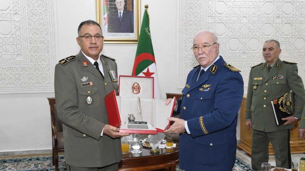 ماذا في لقاء رئيس أركان جيش البرّ بالأمين العام لوزارة الدفاع الجزائرية ؟