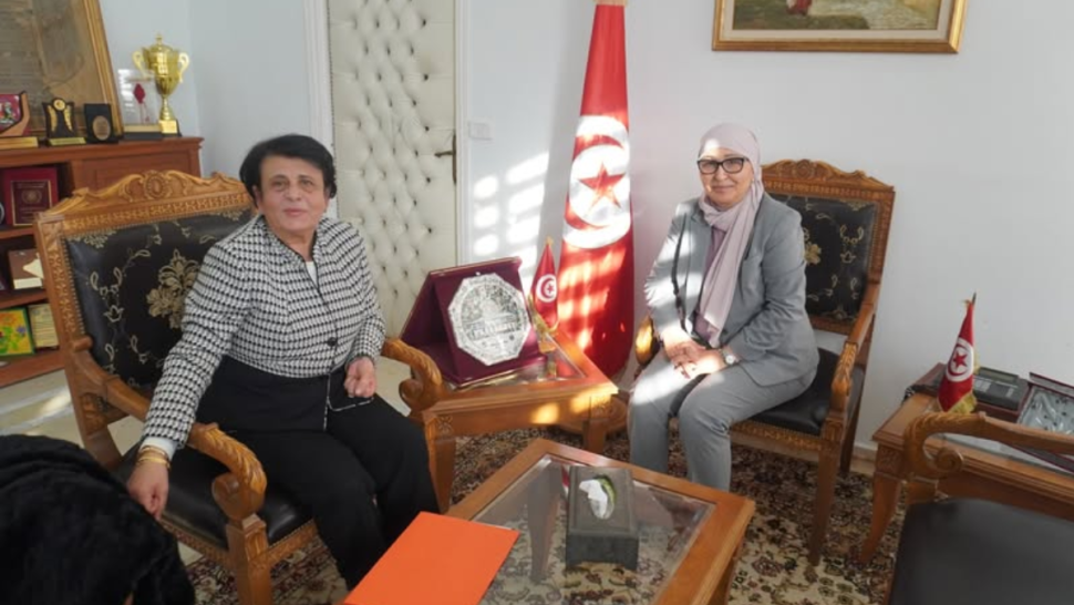 تطوير خدمات الطفولة المبكرة محور لقاء وزيرة الأسرة رئيسة غرفة رياض الأطفال