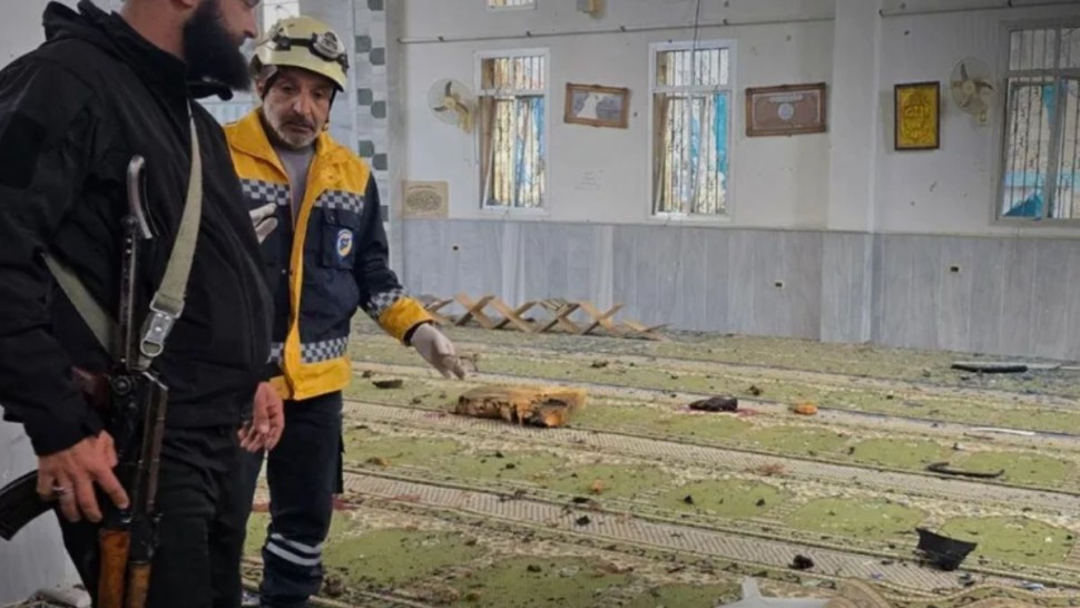 قتلى وجرحى في انفجار داخل مسجد في حمص