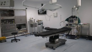 معهد القصّاب ينجح في إدماج تقنيات جديدة لجراحة العمود الفقري