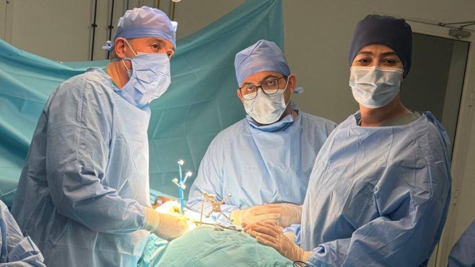 معهد القصّاب ينجح في إدماج تقنيات جديدة لجراحة العمود الفقري